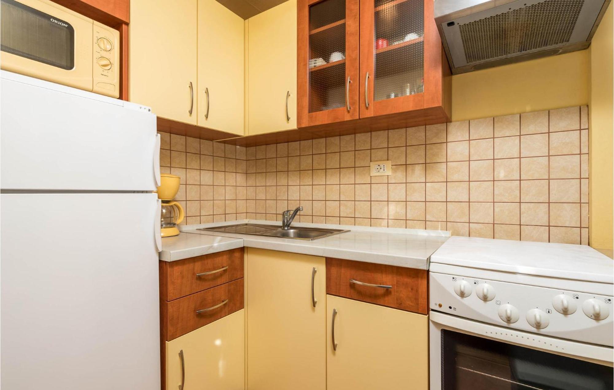 Stunning Apartment In Lovran With Kitchen Bagian luar foto